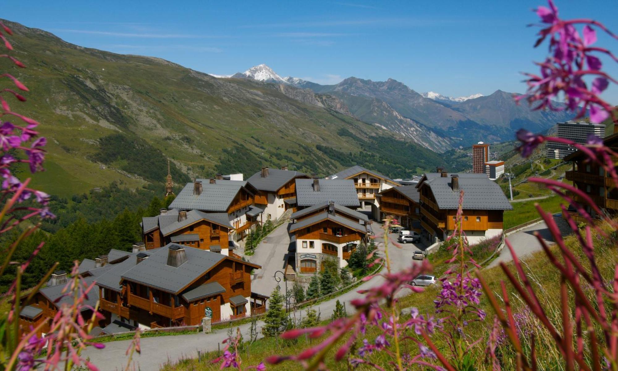 Апарт отель Le Hameau De La Sapiniere Сен-Мартен-де-Бельвиль Экстерьер фото