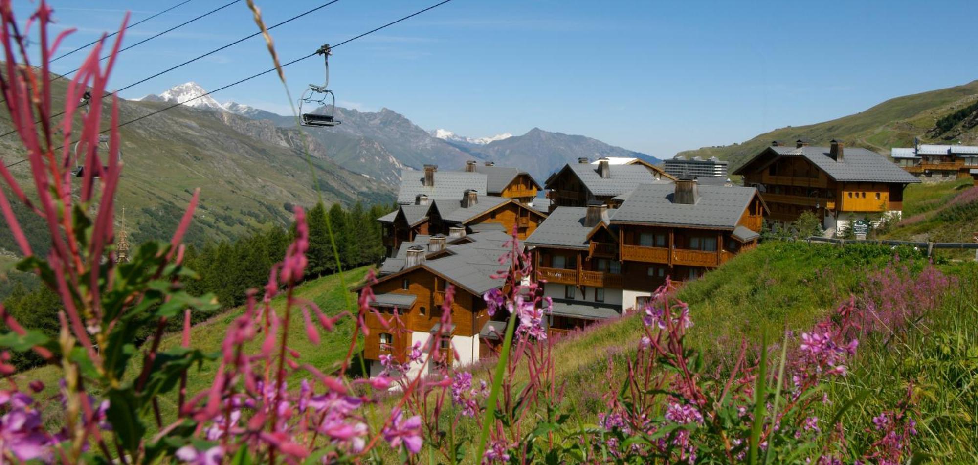 Апарт отель Le Hameau De La Sapiniere Сен-Мартен-де-Бельвиль Экстерьер фото